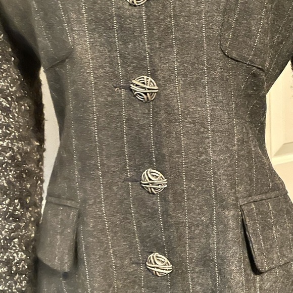 Beautiful Lorena Conti suit - Picture 4 of 13